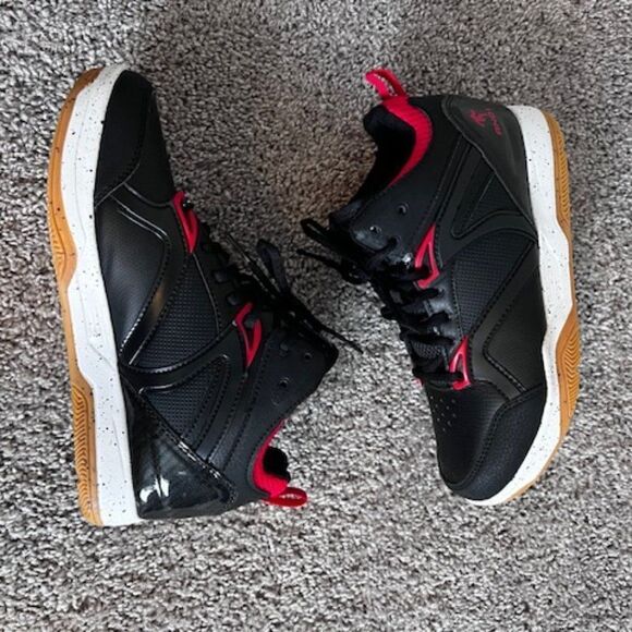 AND1 - Boys Basketball Sneakers NWOT size 6 - Picture 3 of 6